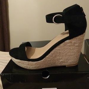 Woman's Platform Shoes